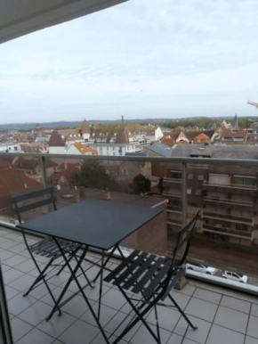 38m with terrace close to the beach